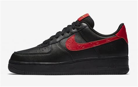 nike air force 1zwart rood|zwarte Nike Air Force 1.